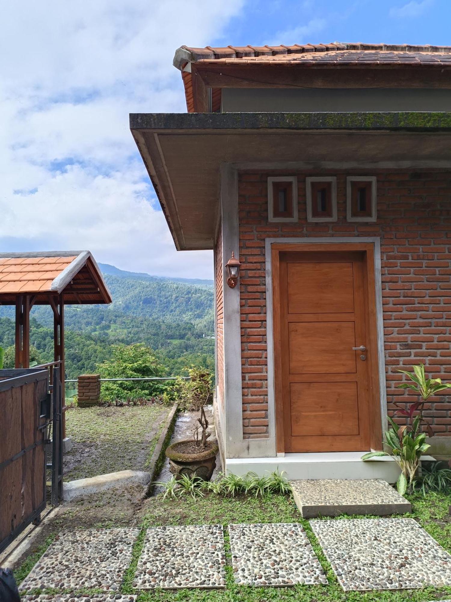 Made Oka Homestay And Warung Munduk Екстериор снимка