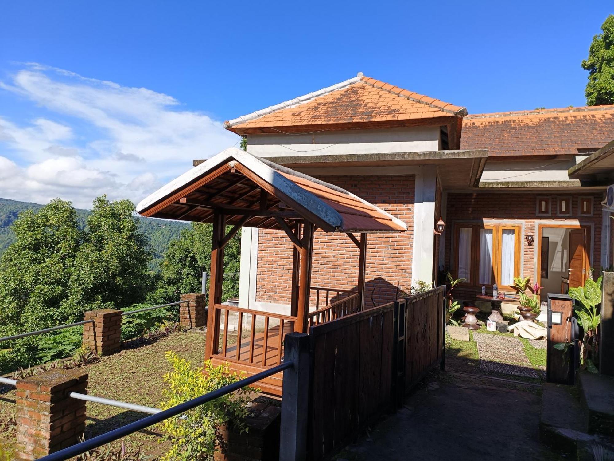 Made Oka Homestay And Warung Munduk Екстериор снимка